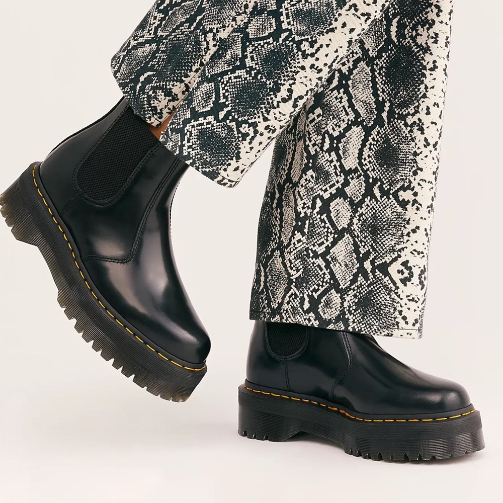 Dr. Martens 2976 Quad Chelsea Boots